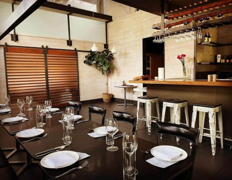 1601 bar and kitchen restaurant interior 768x597