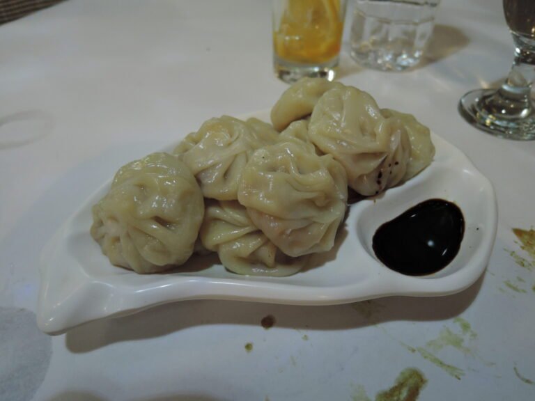 Steamed chicken momo scaled 768x576