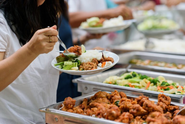 scooping food buffet food restaurant catering 1024x684 1 768x513